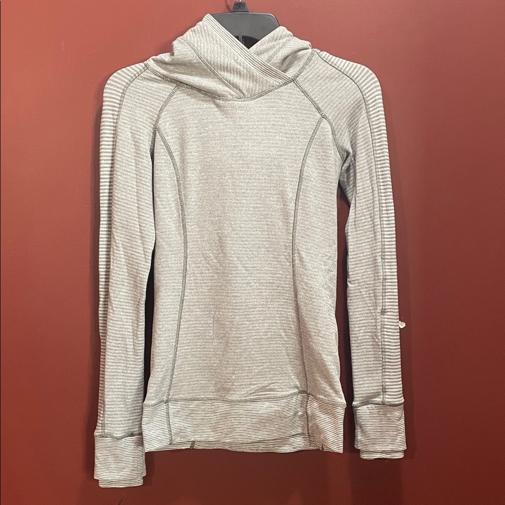 LuluLemon Light Gray Ribbed Hooded Women's workout shirt
